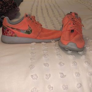 Custom floral Nike (9.5)